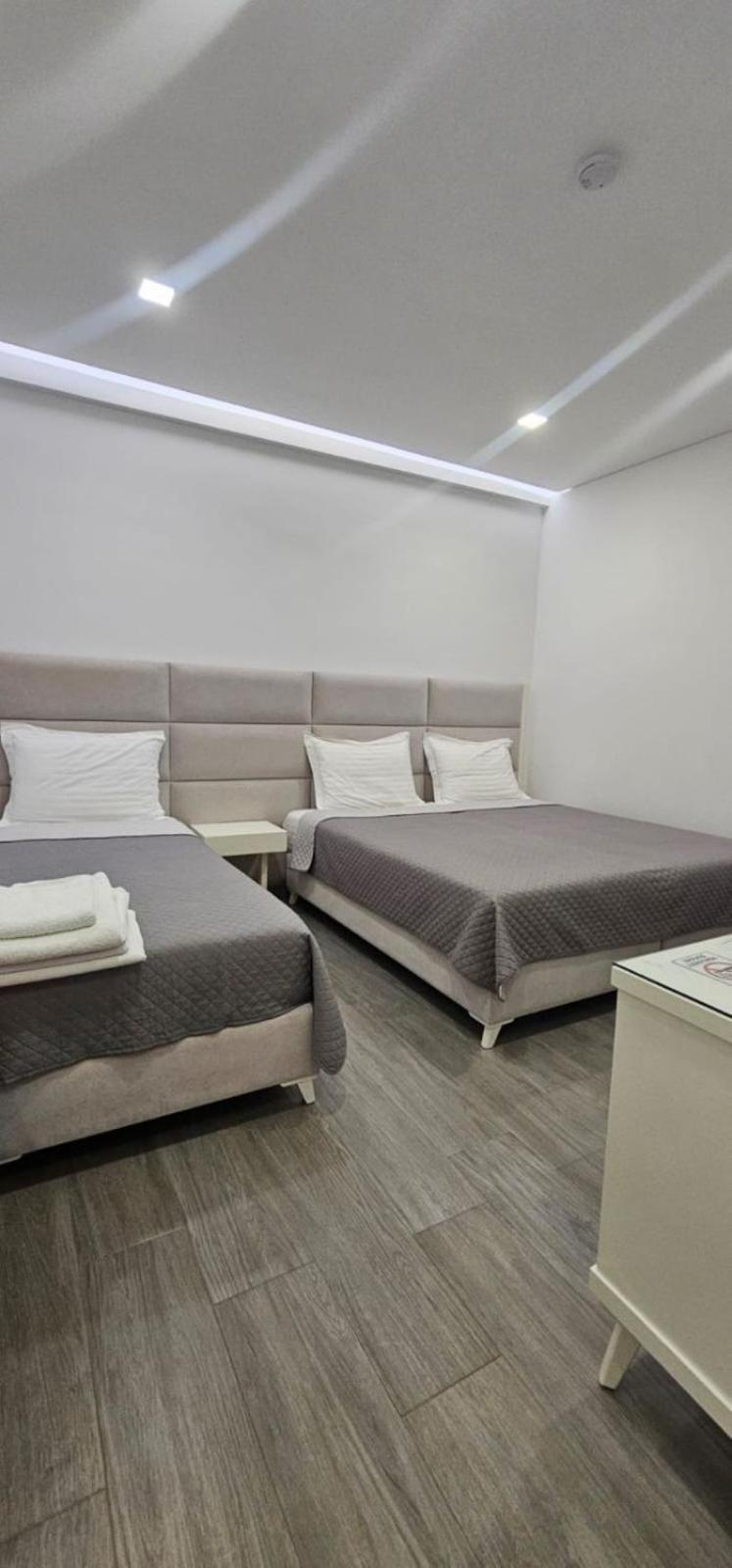 Hotel Edina Apartments By Hp Sarandë Exteriör bild