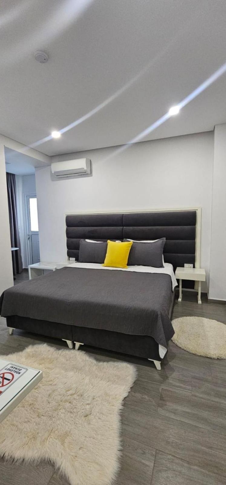 Hotel Edina Apartments By Hp Sarandë Exteriör bild